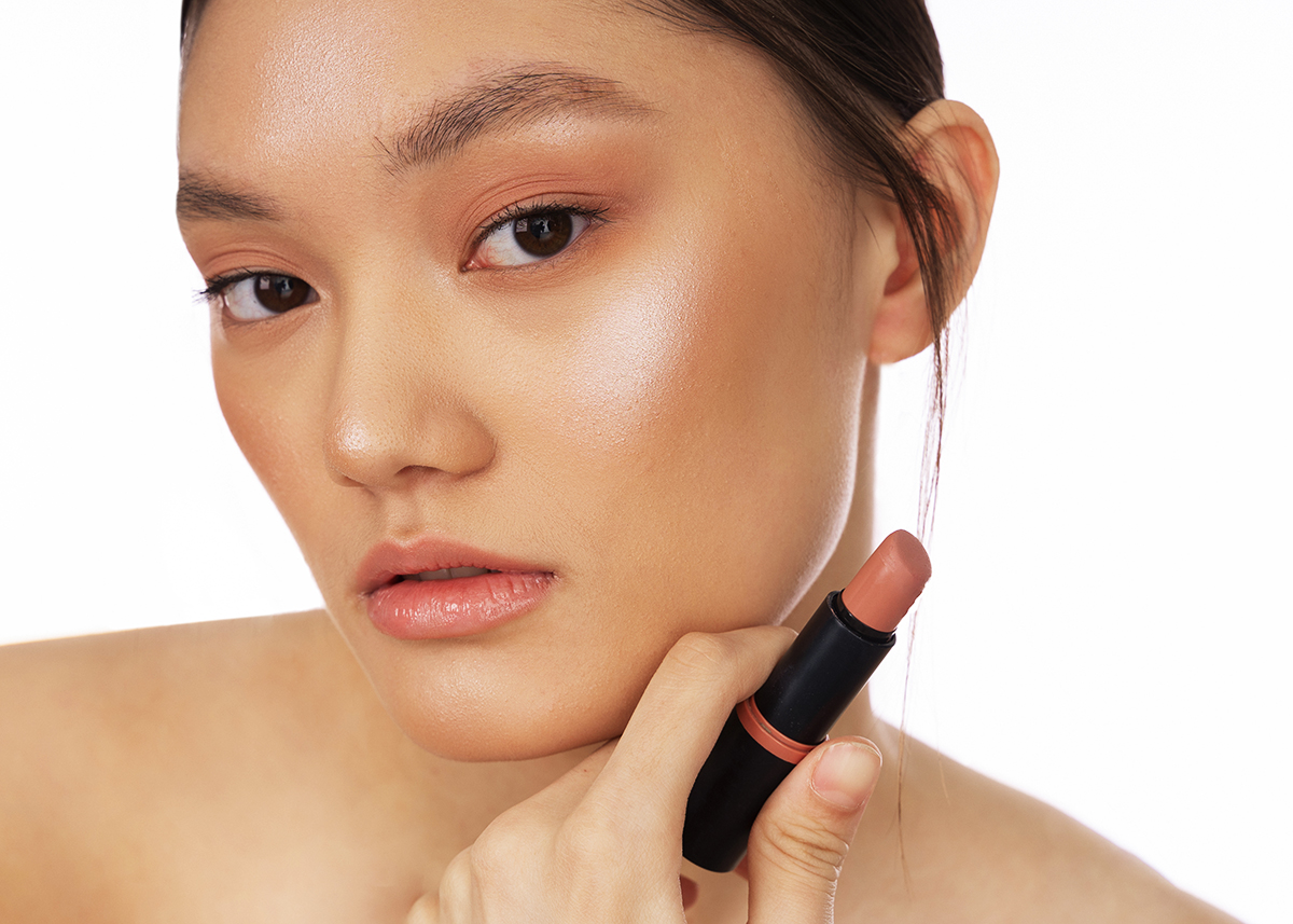 Descubre cómo conseguir un brillo irresistible con efecto nacarado